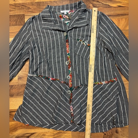 John Mark Button Down Shirt L Gray Striped Floral Trim Artsy Boho Top - Picture 3 of 7